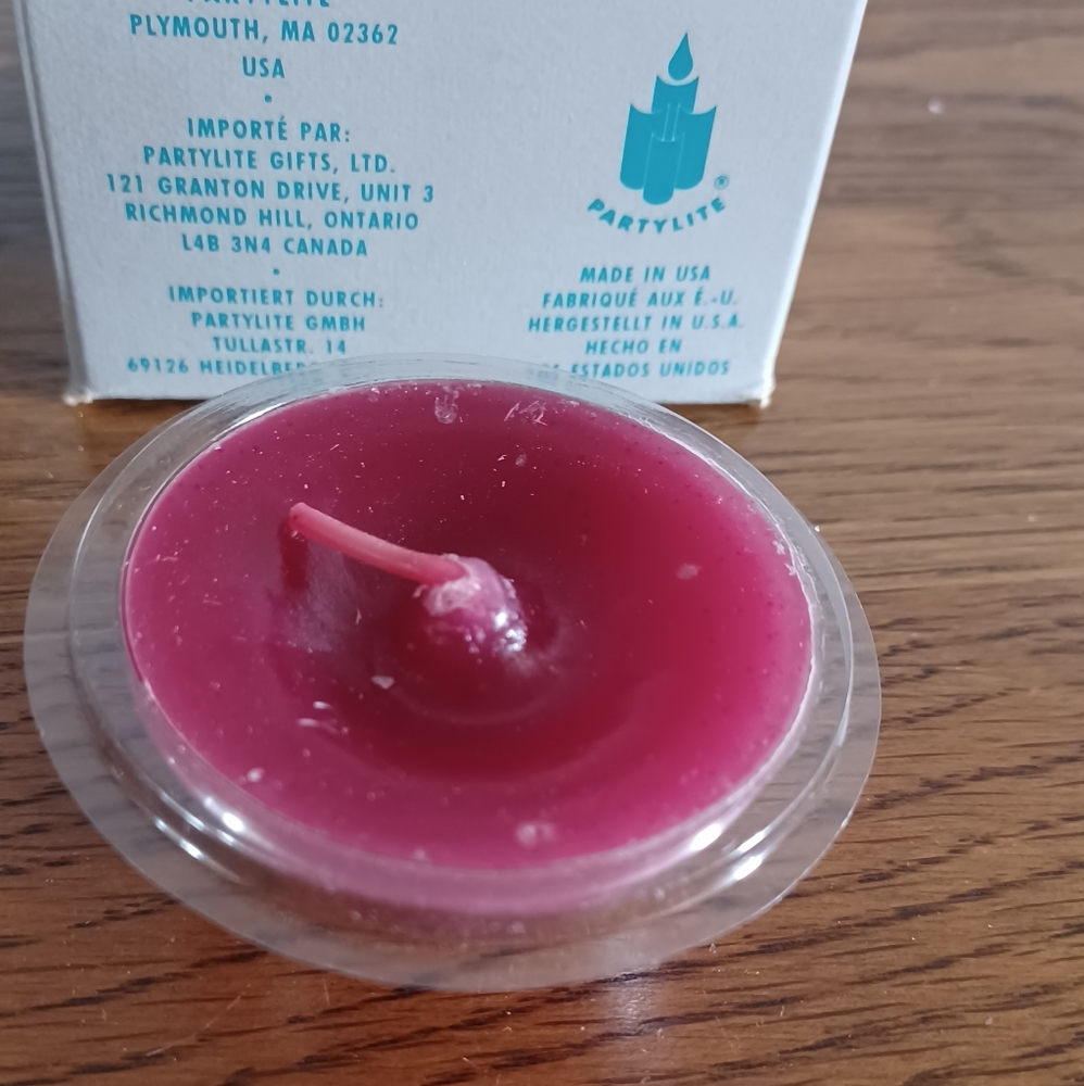 12 Vintage PartyLite Cranberry Scented Floating Candles - 2 Boxes of 6 - Picture 3 of 5